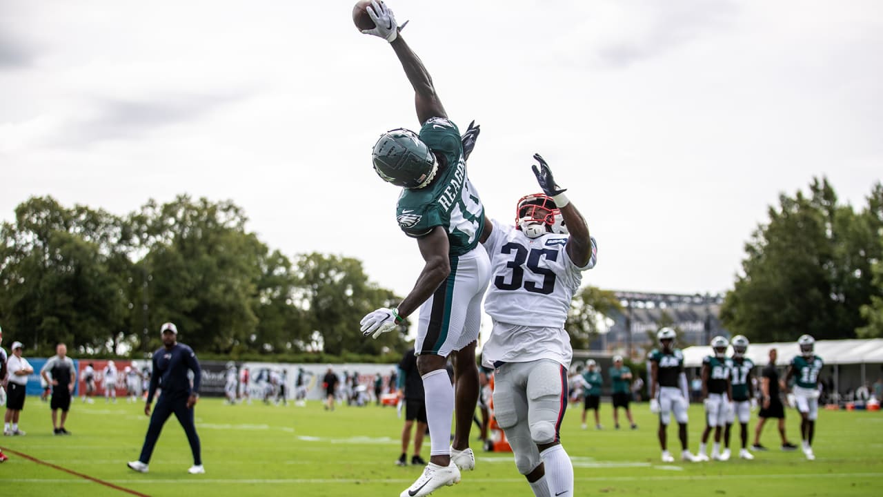 Eagles wide receiver DeVonta Smith puts on show during joint