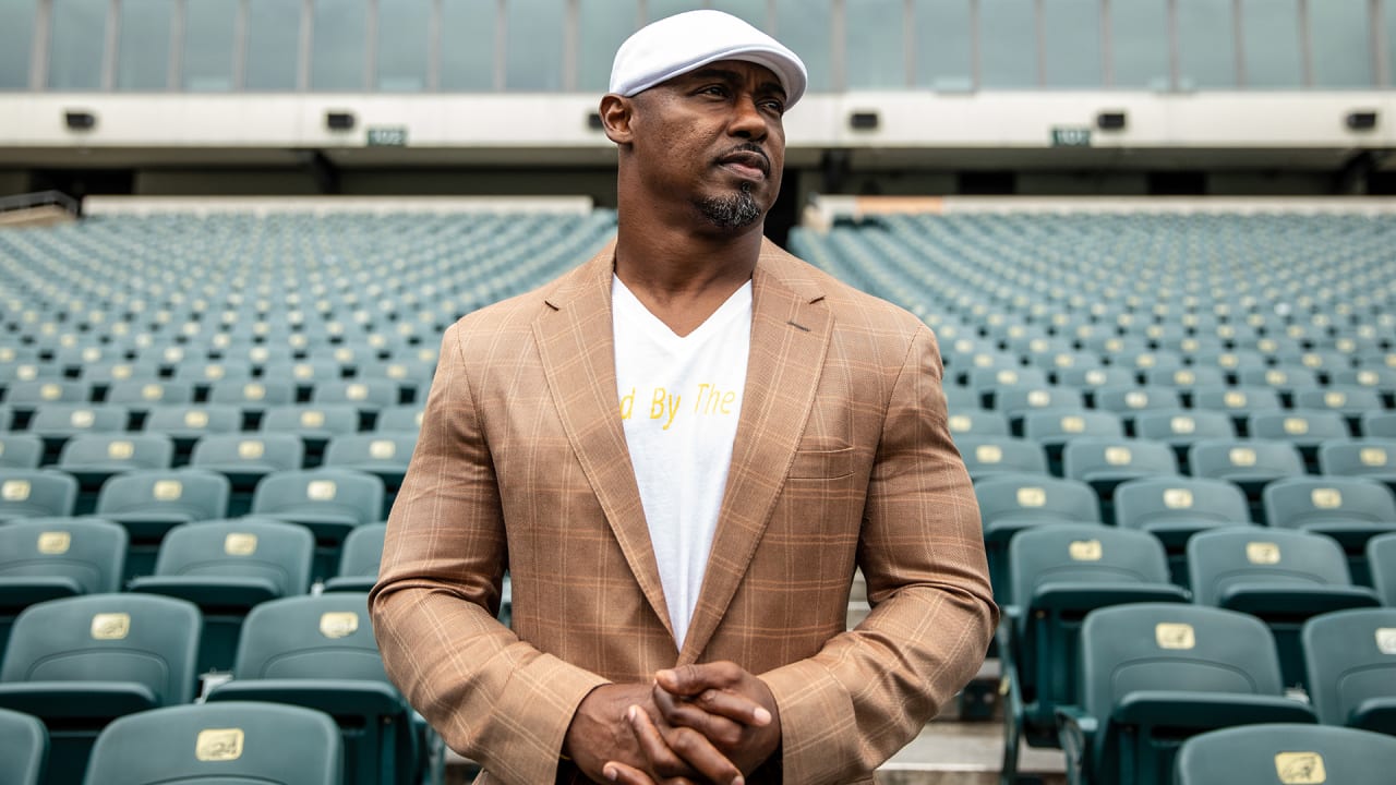 Brian Dawkins dons unfamiliar orange