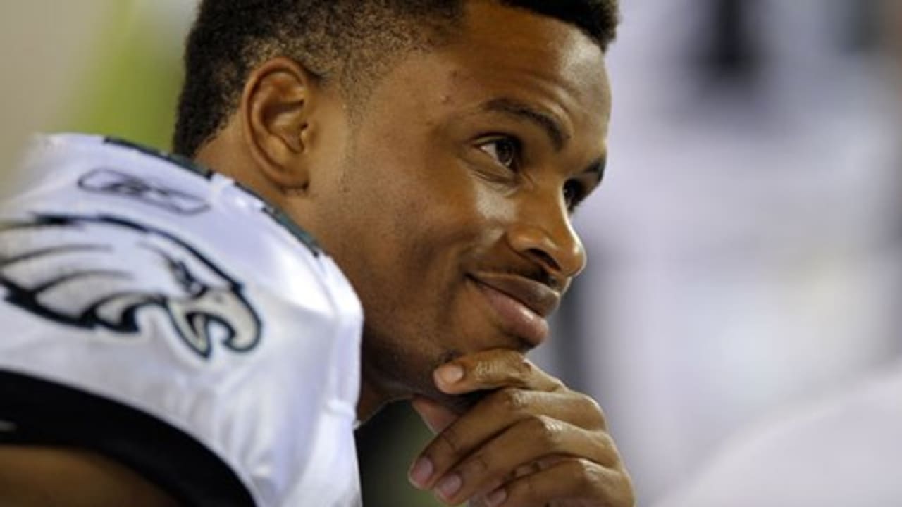 Eagles cornerback Nnamdi Asomugha receives Iba Award for humanitarian  efforts; team honored, too