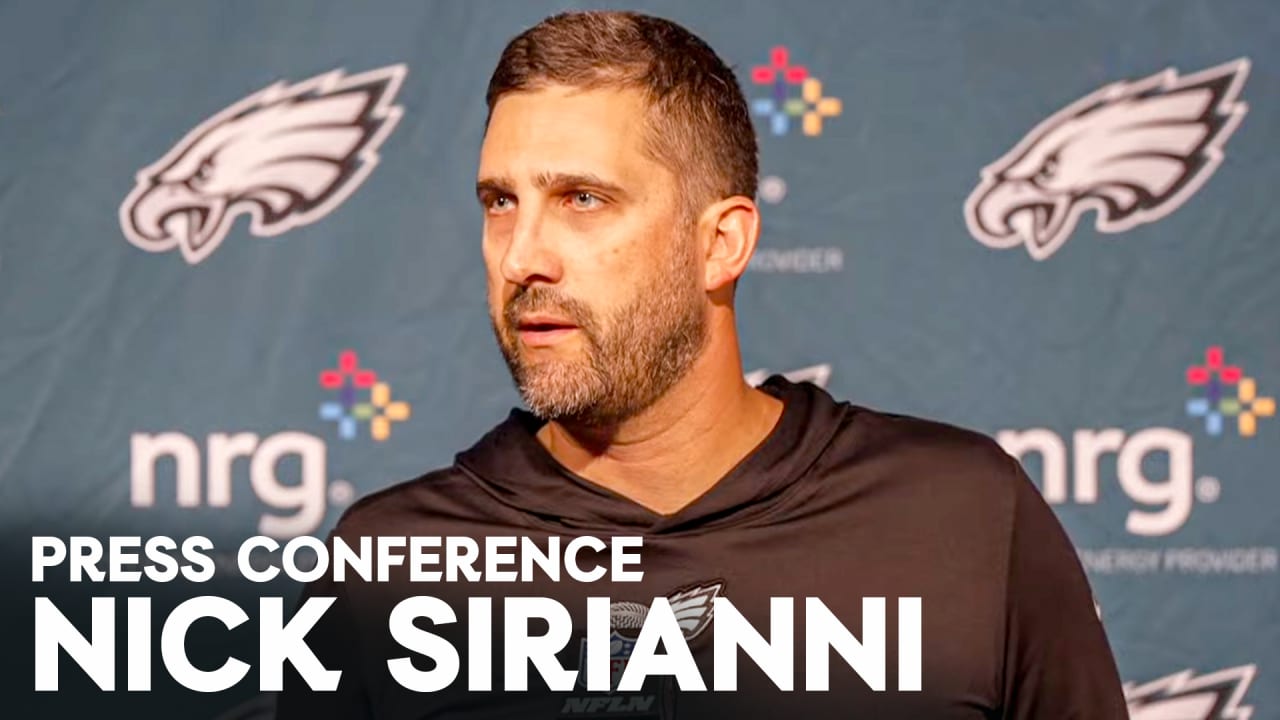 Eagles head coach Nick Sirianni wearing a t-shirt of his favorite QB at  today's press conference : r/49ers