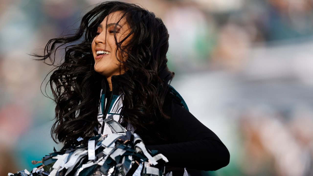 Eagles Cheerleaders on Gameday: New Orleans Saints