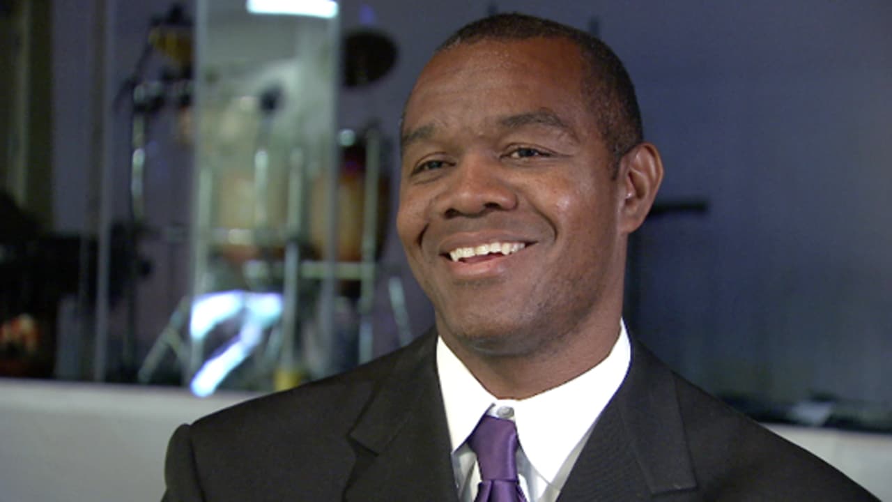 Randall Cunningham miffed he and former Pats bro not asked to be