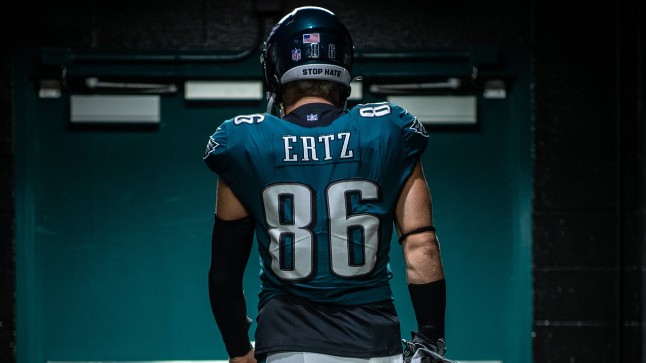 Tight end Zach Ertz agrees to 3-year deal with Cardinals