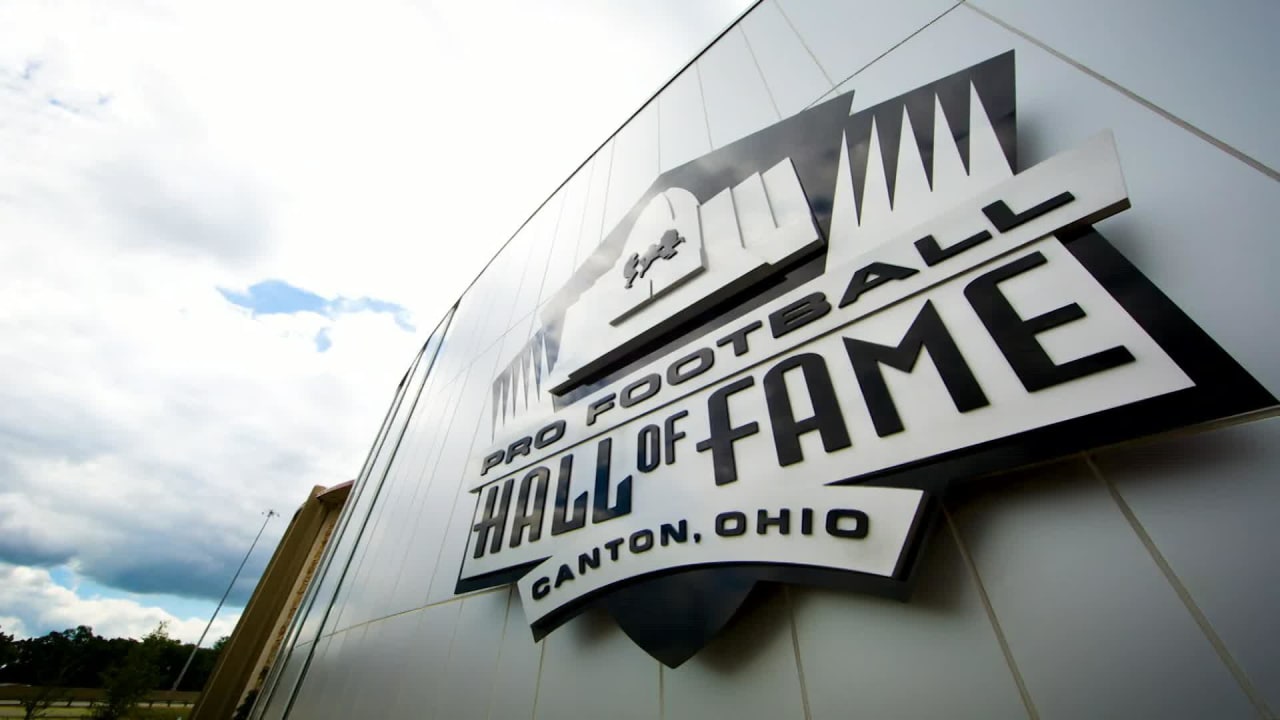 Harold Carmichael Receives His Pro Football Hall of Fame Ring