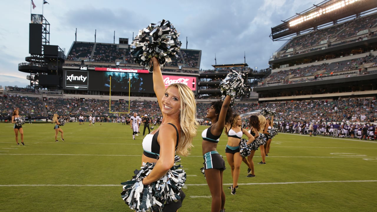 Eagles Cheerleaders on Gameday: Baltimore Ravens