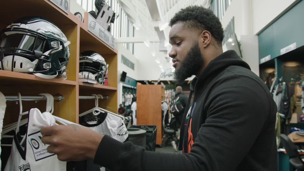 Eagles Rookies React To Seeing Their Jerseys In The Locker Room