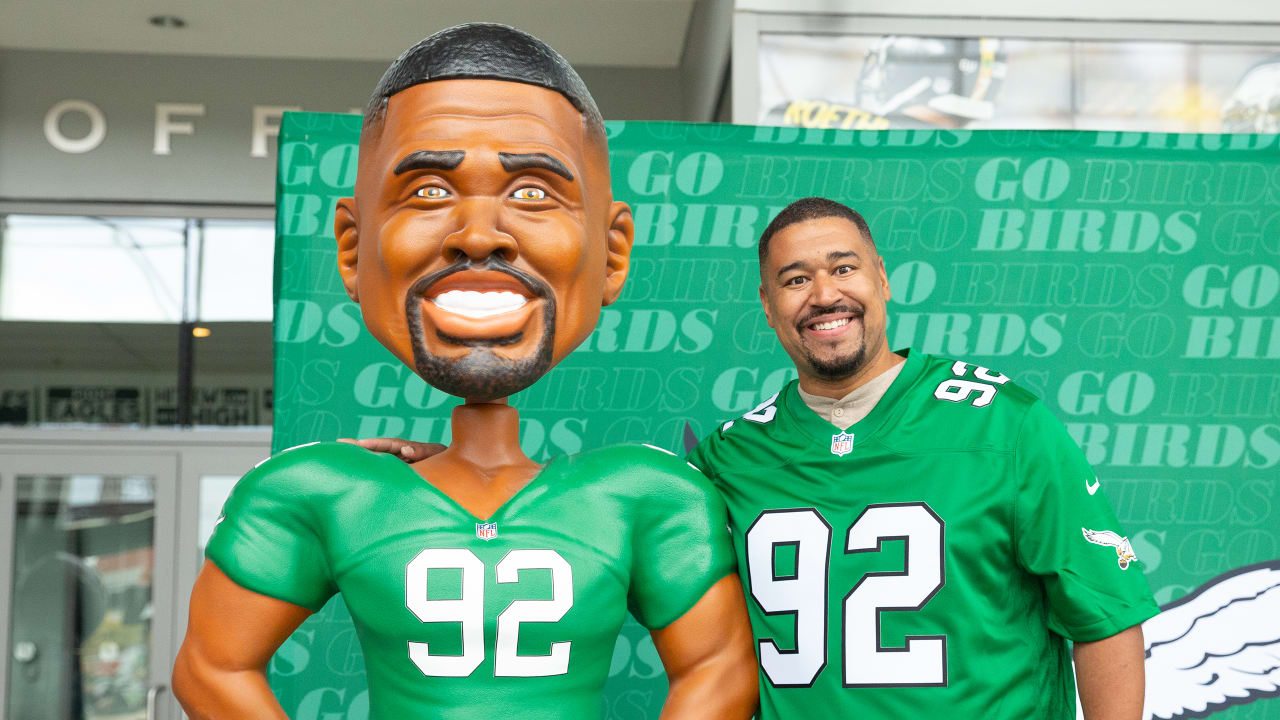 PHOTOS Eagles players, cheerleaders model their throwback Kelly green look