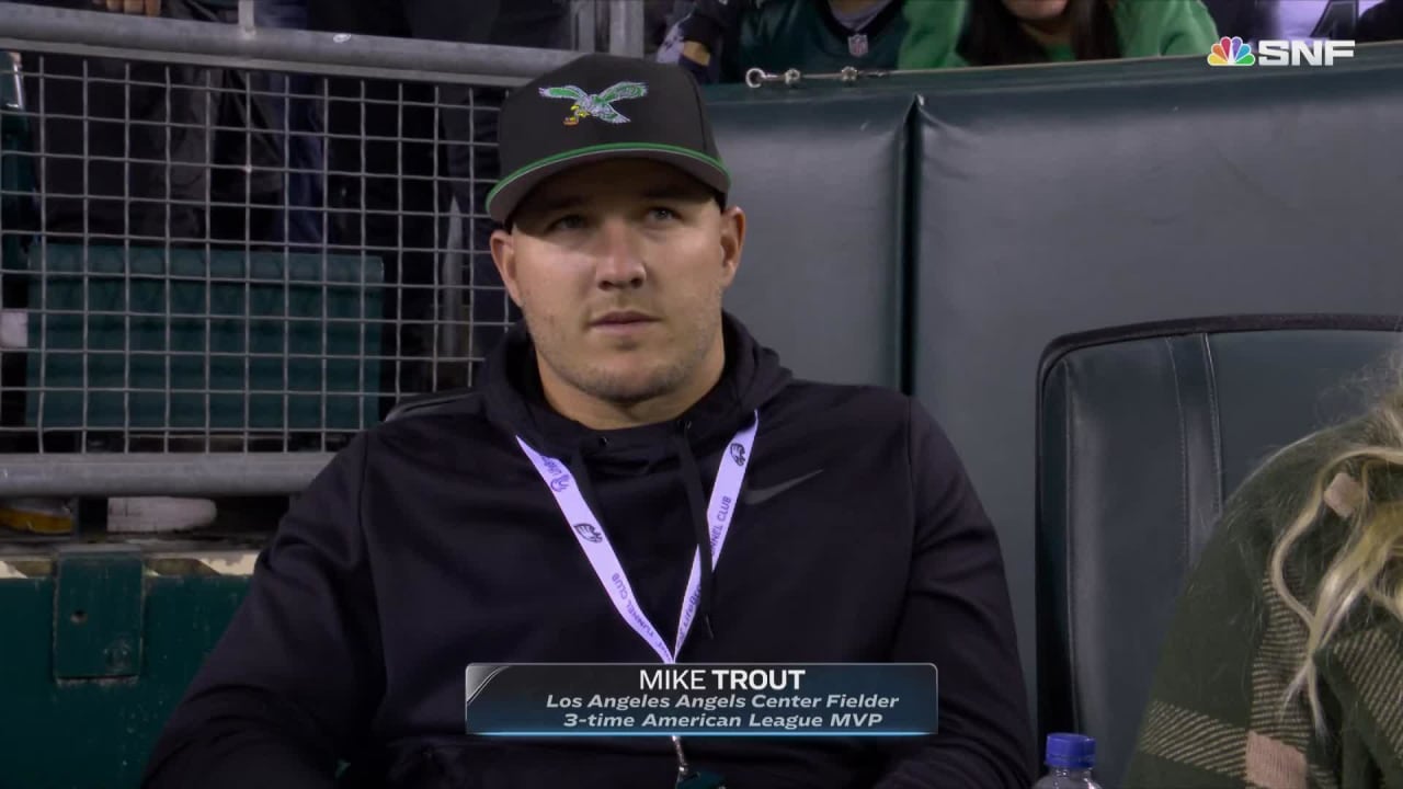 Mike Trout was cheering on the Eagles in a dog mask at the NFC