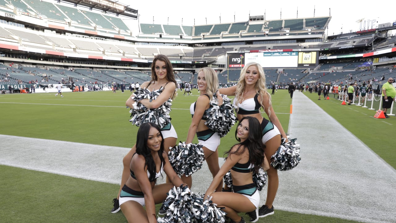 Eagles Cheerleaders on Gameday: Green Bay Packers