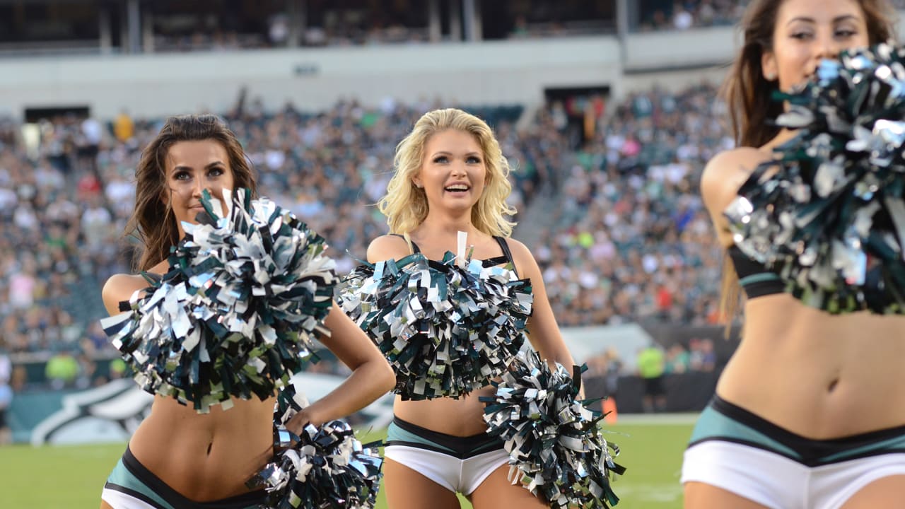 Cheerleaders On Gameday Pittsburgh Steelers