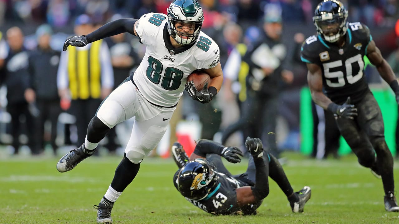 Jacksonville Jaguars vs. Philadelphia Eagles: Zay Jones Misses