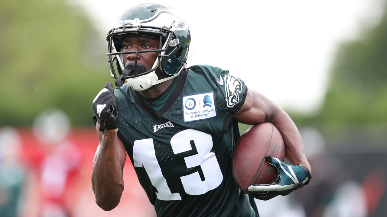 Ex-Eagles Nelson Agholor, Jalen Mills happy with Patriots, green hair