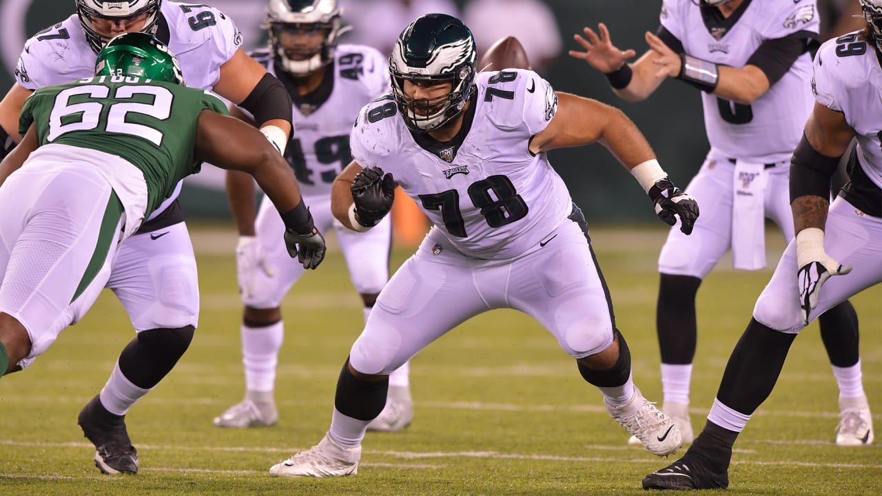 PHILADELPHIA, PA - DECEMBER 19: Philadelphia Eagles guard Sua