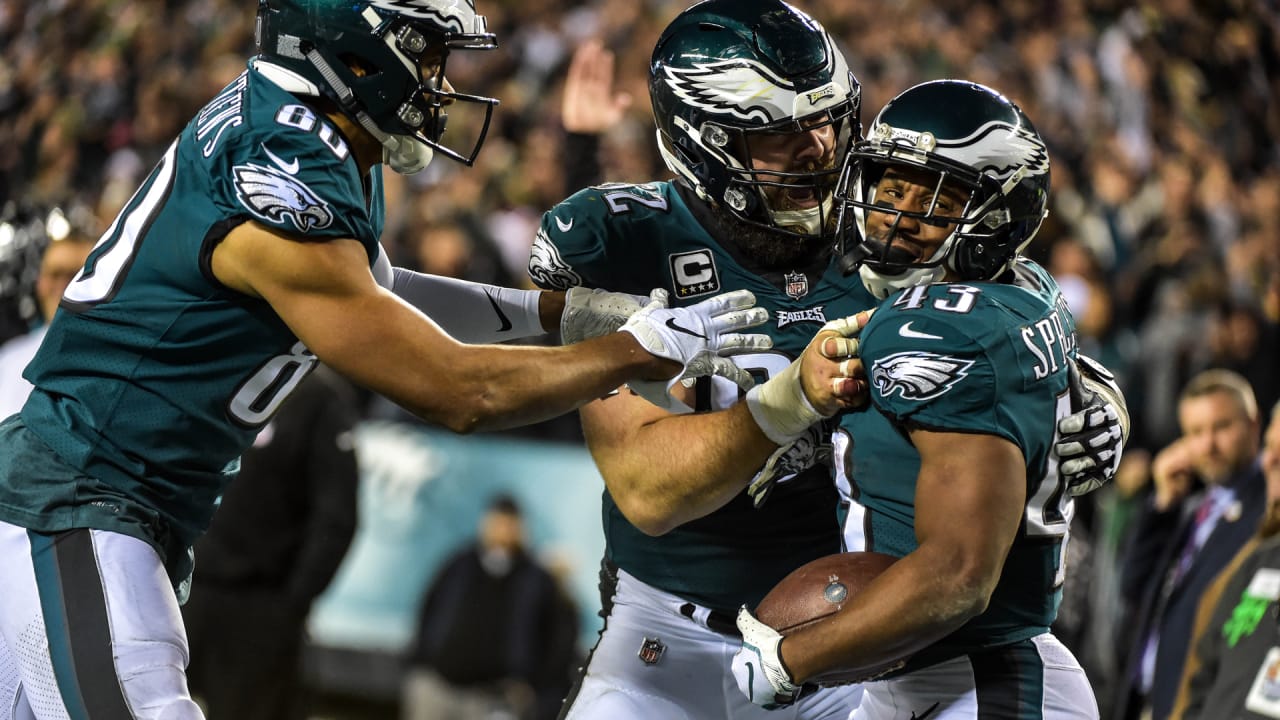 Eagles Keep Pace In NFC East With Win Over Washington