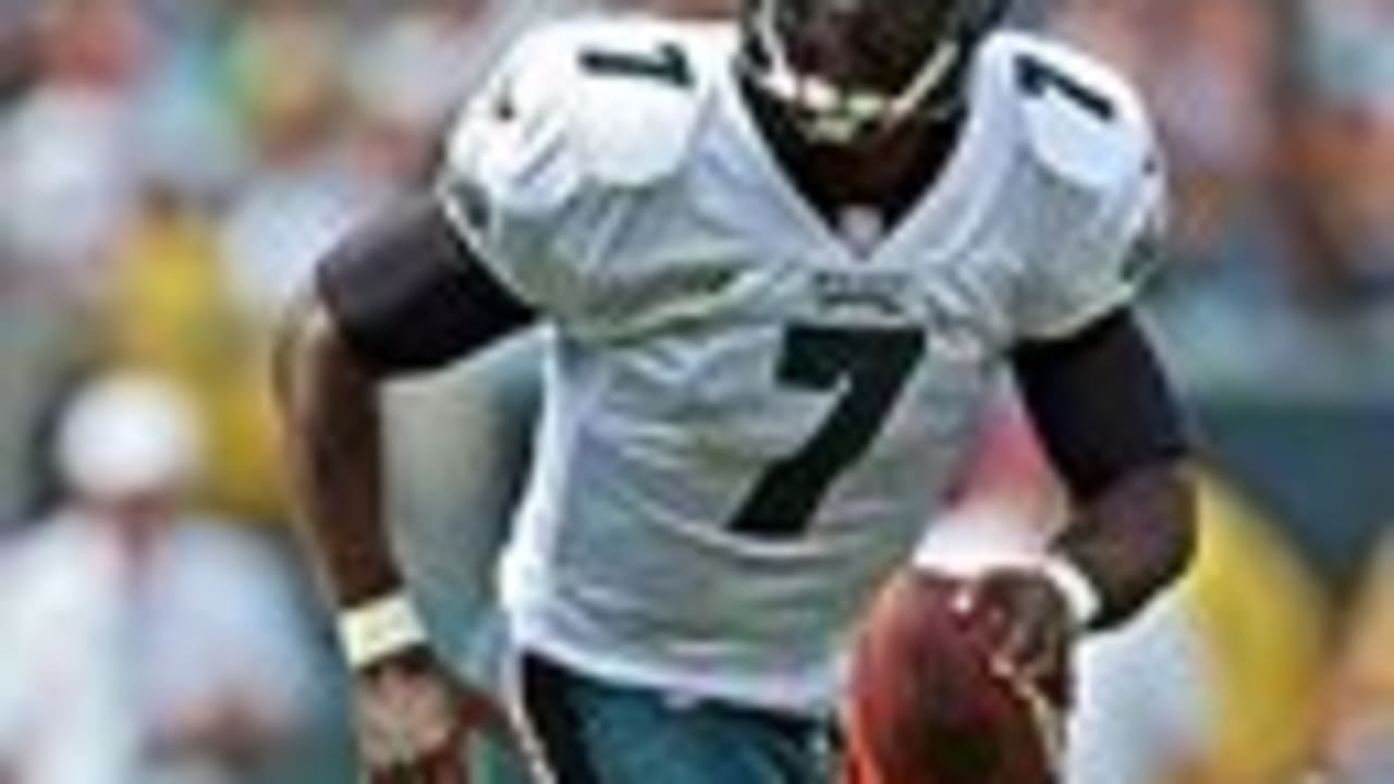 Michael Vick restructures deal to remain with Eagles - Sports