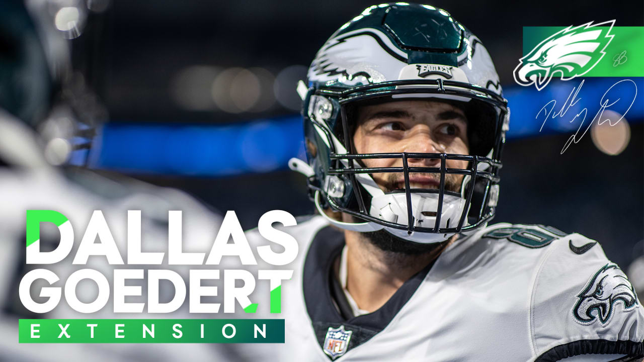 Eagles rookie tight end Dallas Goedert scores his first NFL touchdown