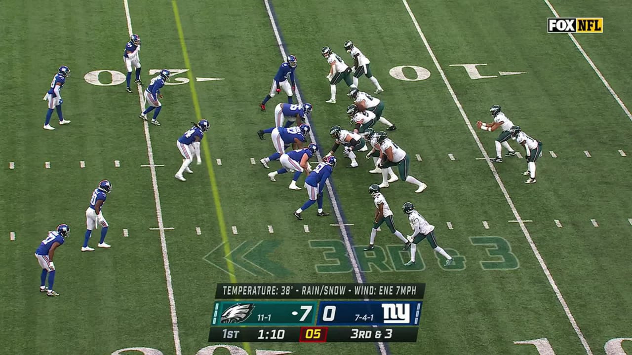 Highlight Jalen Hurts pinpoints Quez Watkins along sideline for 9yard