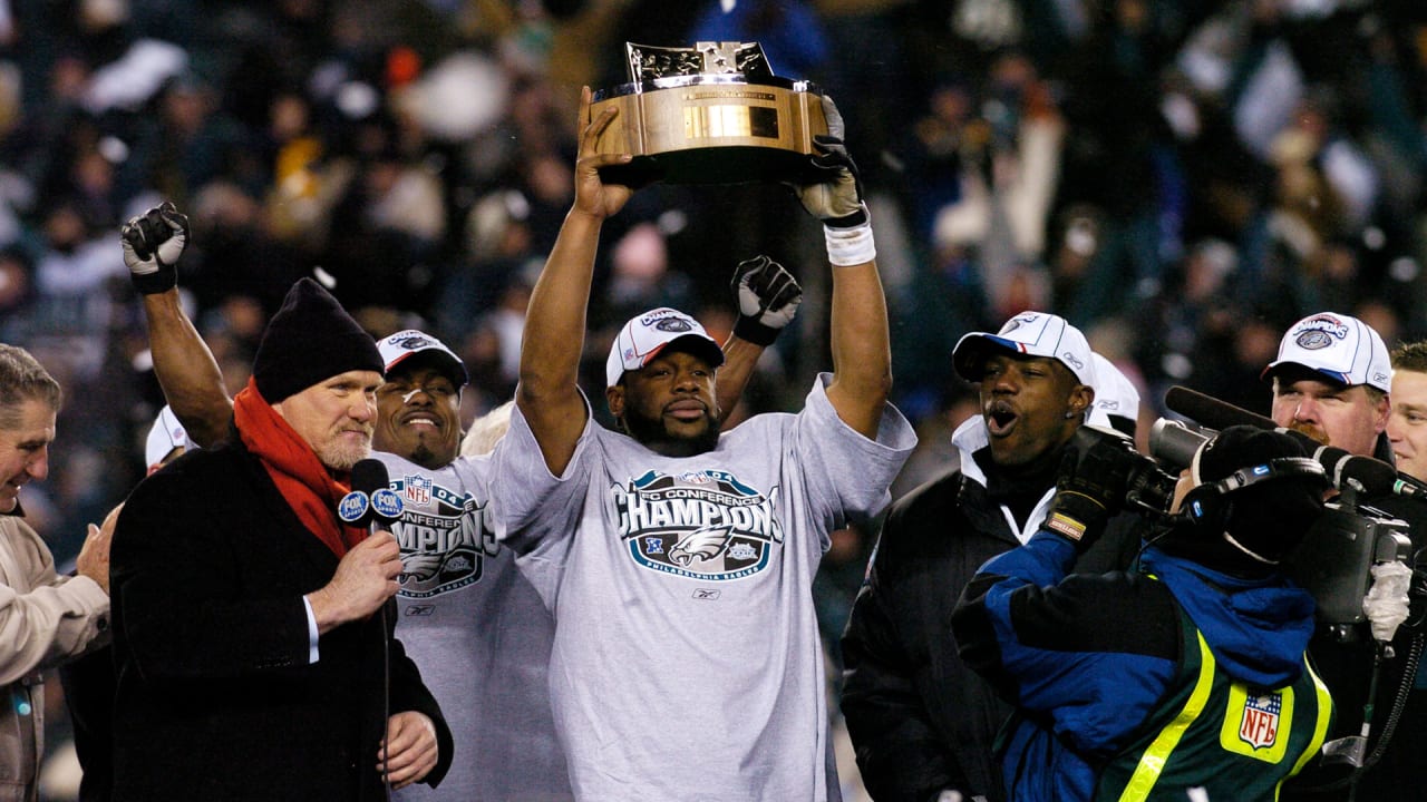 Donovan McNabb's Jersey Retired at Halftime of Eagles vs. Chiefs, News,  Scores, Highlights, Stats, and Rumors