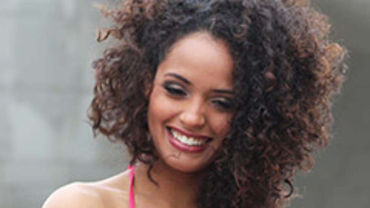 Cheerleaders In Calendar Spotlight