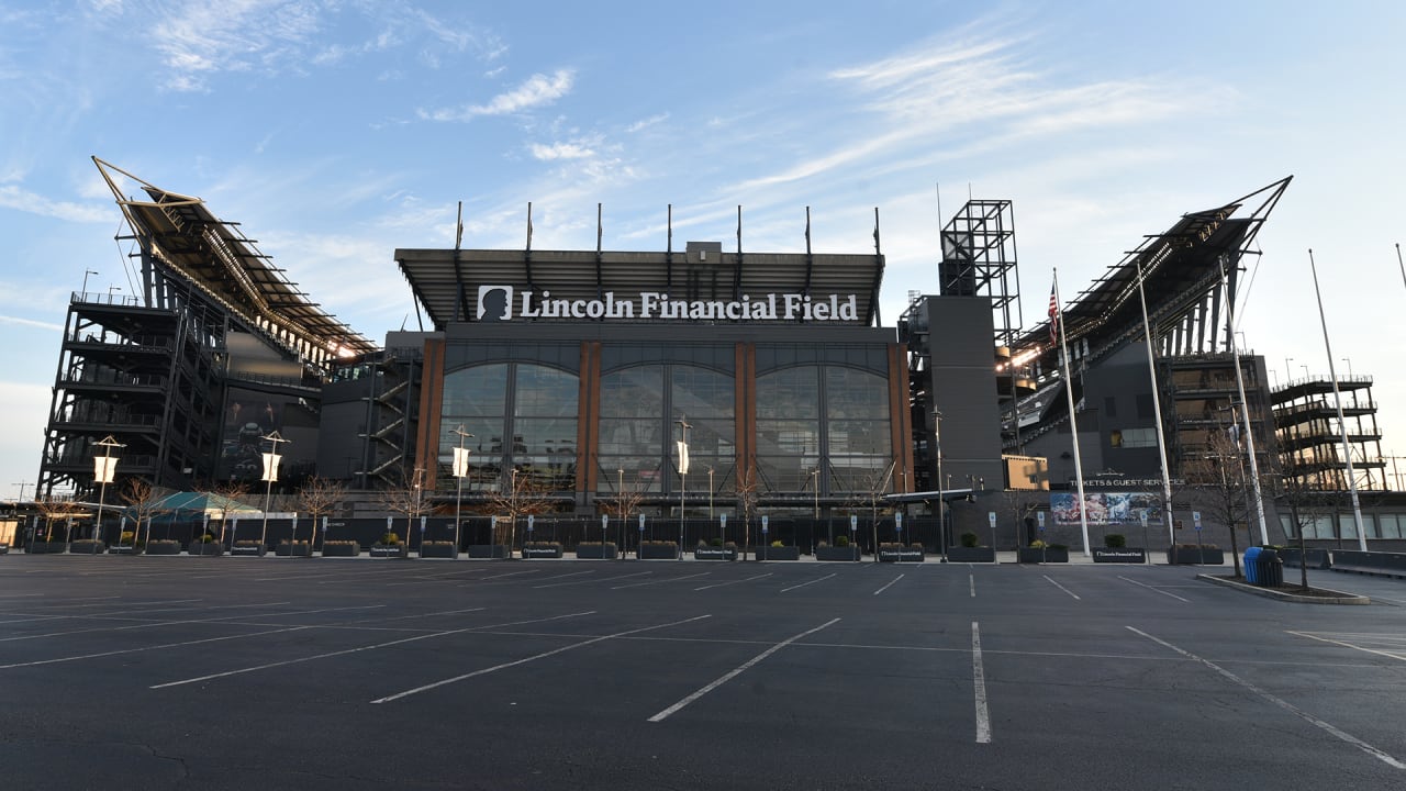 Eagles welcome back fans to Lincoln Financial Field in a limited