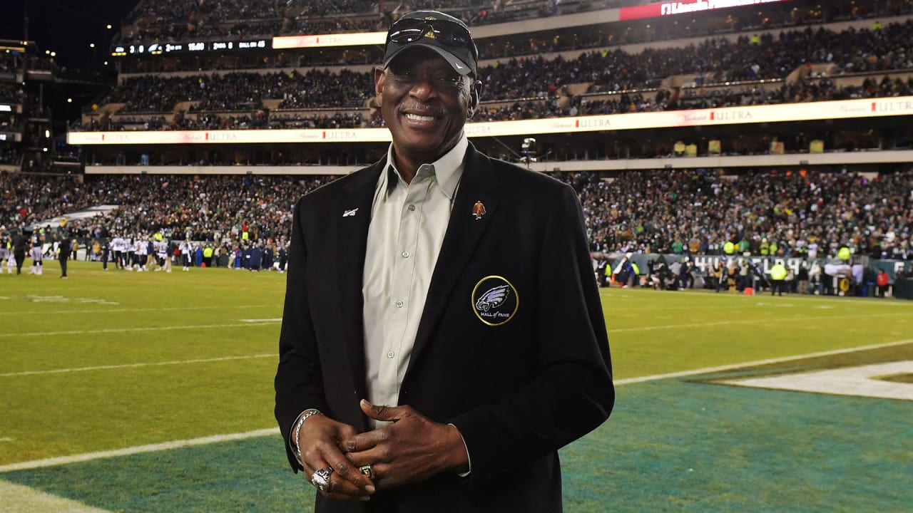 Harold Carmichael selected to the Pro Football Hall of Fame