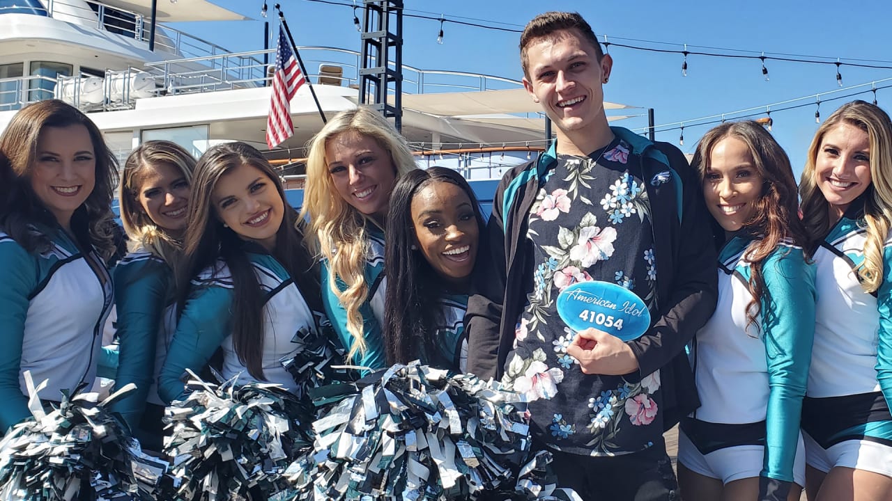 Philadelphia Eagles cheerleader Kyle Tanguay gets support from fans -  Outsports