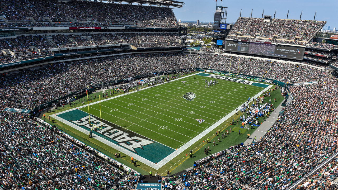 Eagles welcome back fans to Lincoln Financial Field in a limited