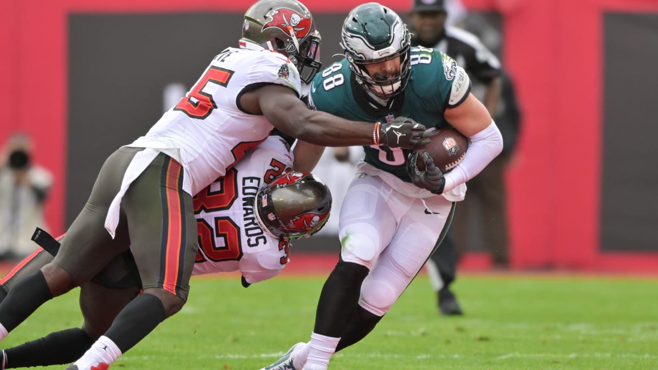 Breakdown: Eagles defense pressuring Bucs QB Tom Brady