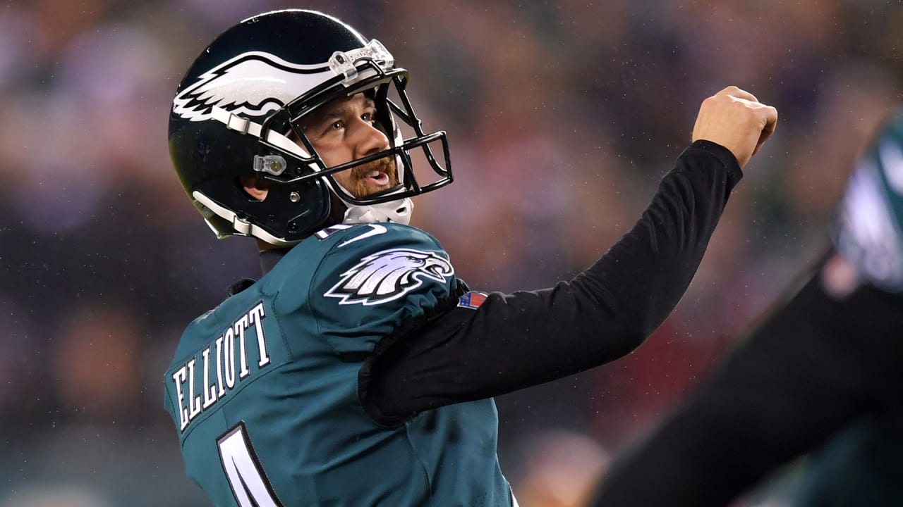 Can't-Miss Play: Philadelphia Eagles quarterback Jalen Hurts hits Eagles  wide receiver Devonta Smith in stride on a 63-yard bomb for a touchdown