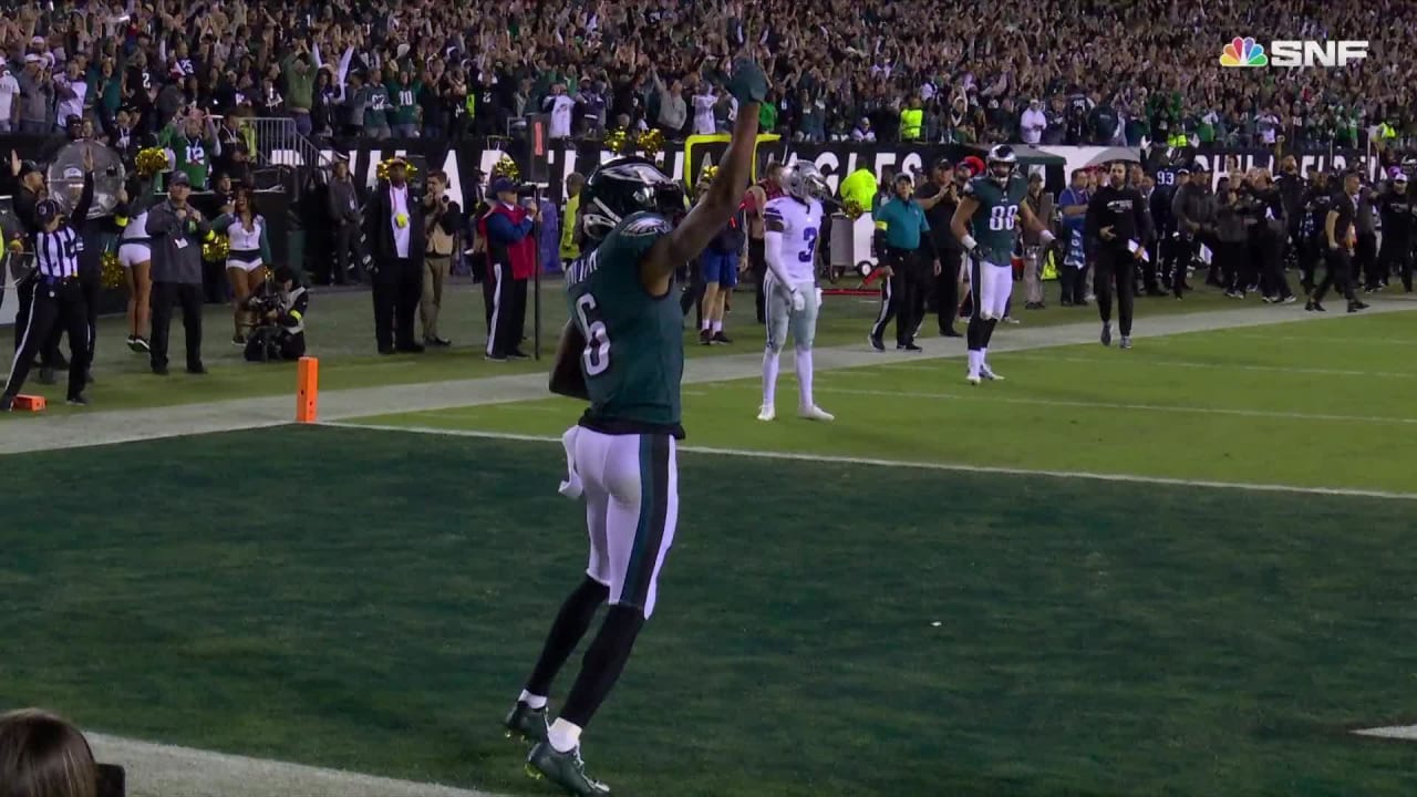 Eagles TD celebration video: DeVonta Smith leads miming of