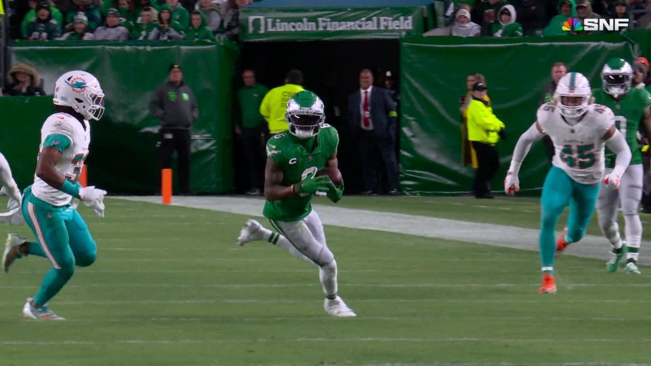 Eagles decorate Lincoln Financial Field Kelly Green for game vs. Miami