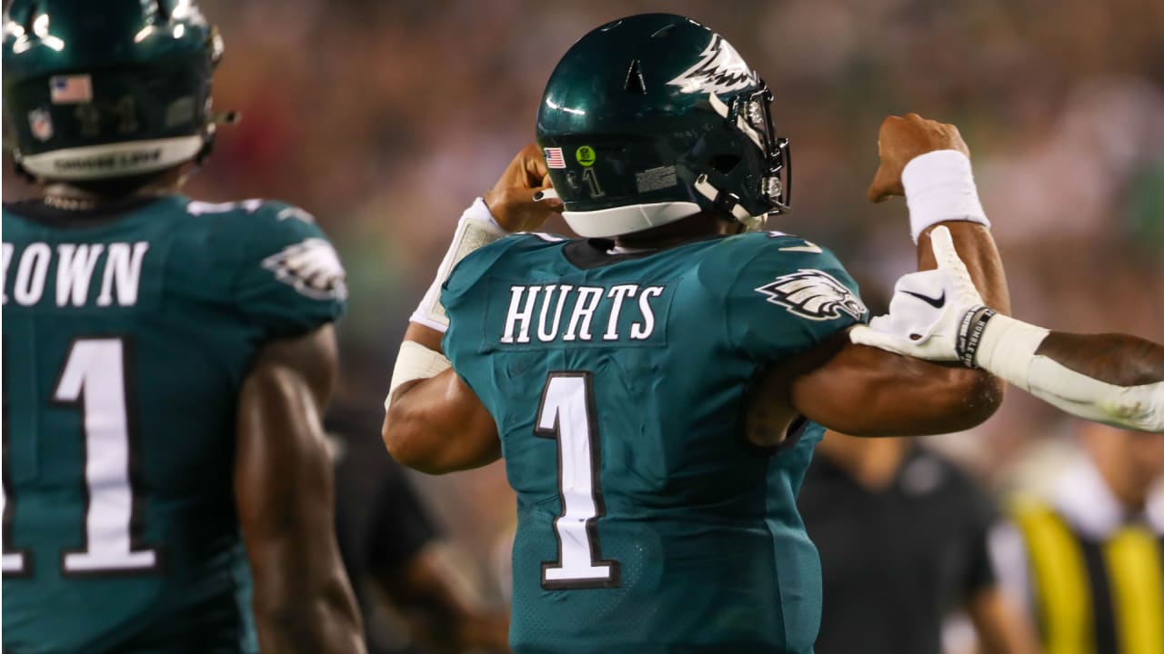 Eagles' Jalen Hurts catches fire in 24-7 win against Vikings