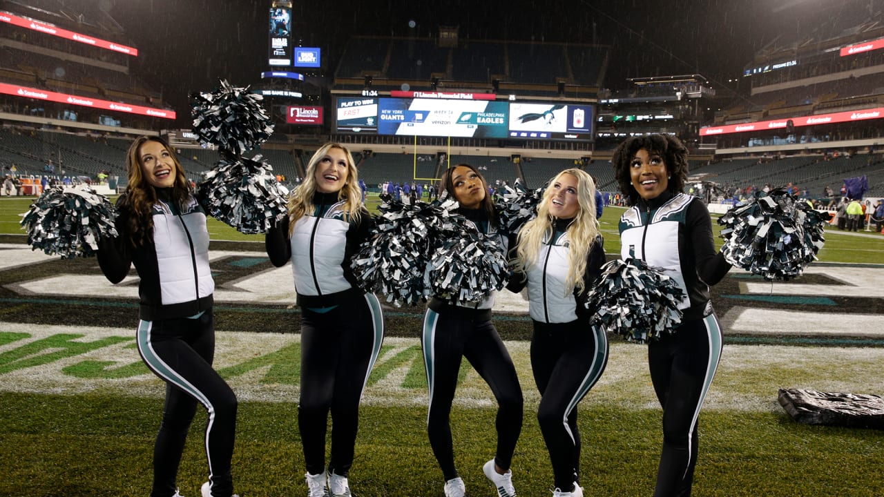 Eagles Cheerleaders on Gameday: New York Giants