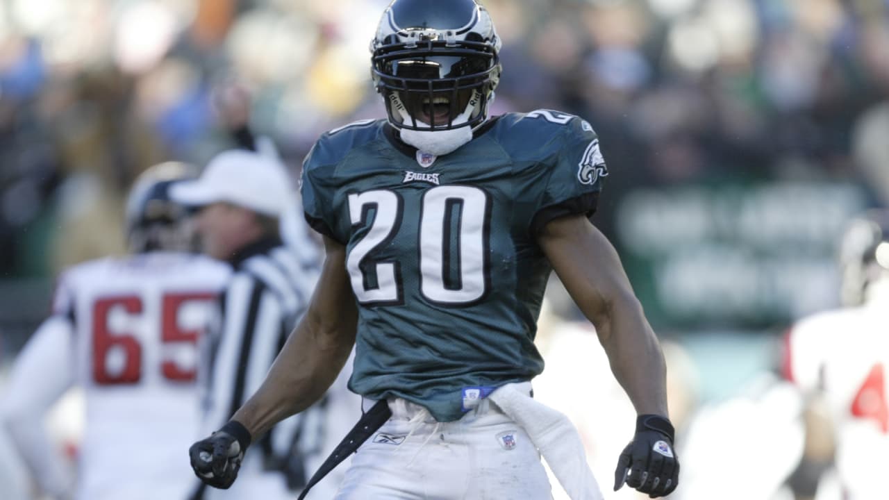 Brian Dawkins does pregame dance for Eagles before getting No. 20 jersey  retired (VIDEO)