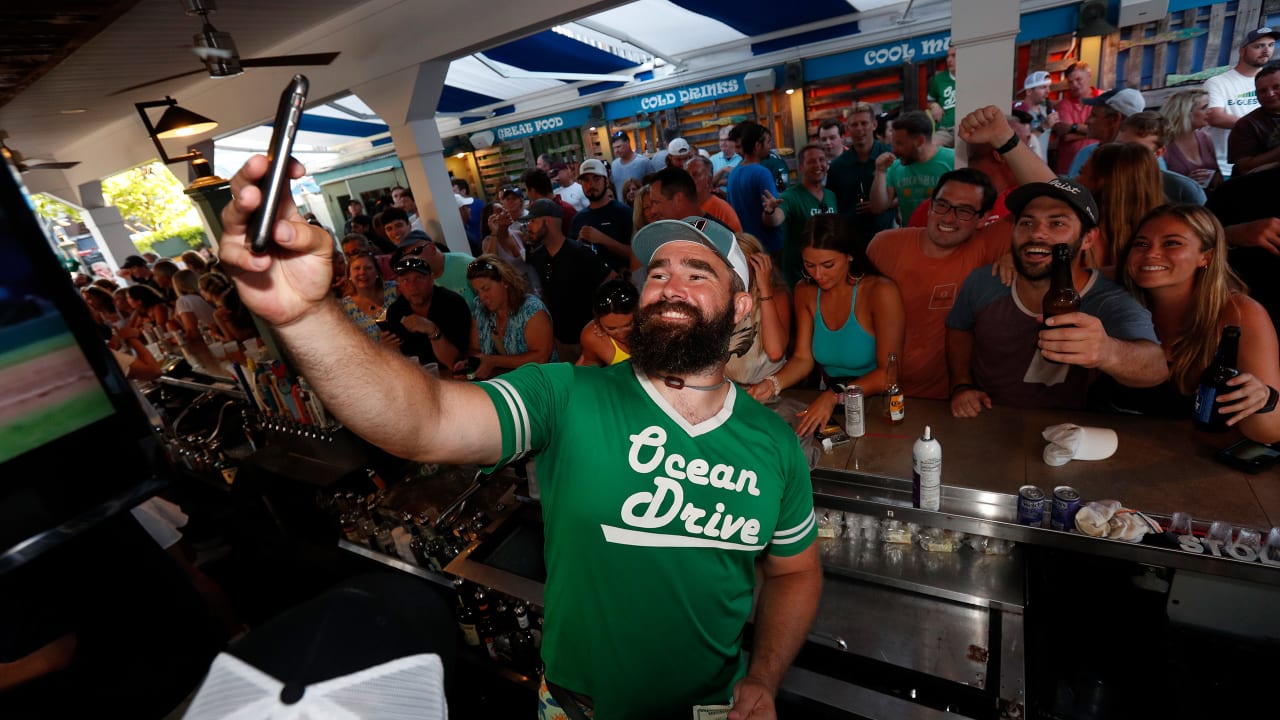 Jason Kelce serves up drinks for Autism in Sea Isle