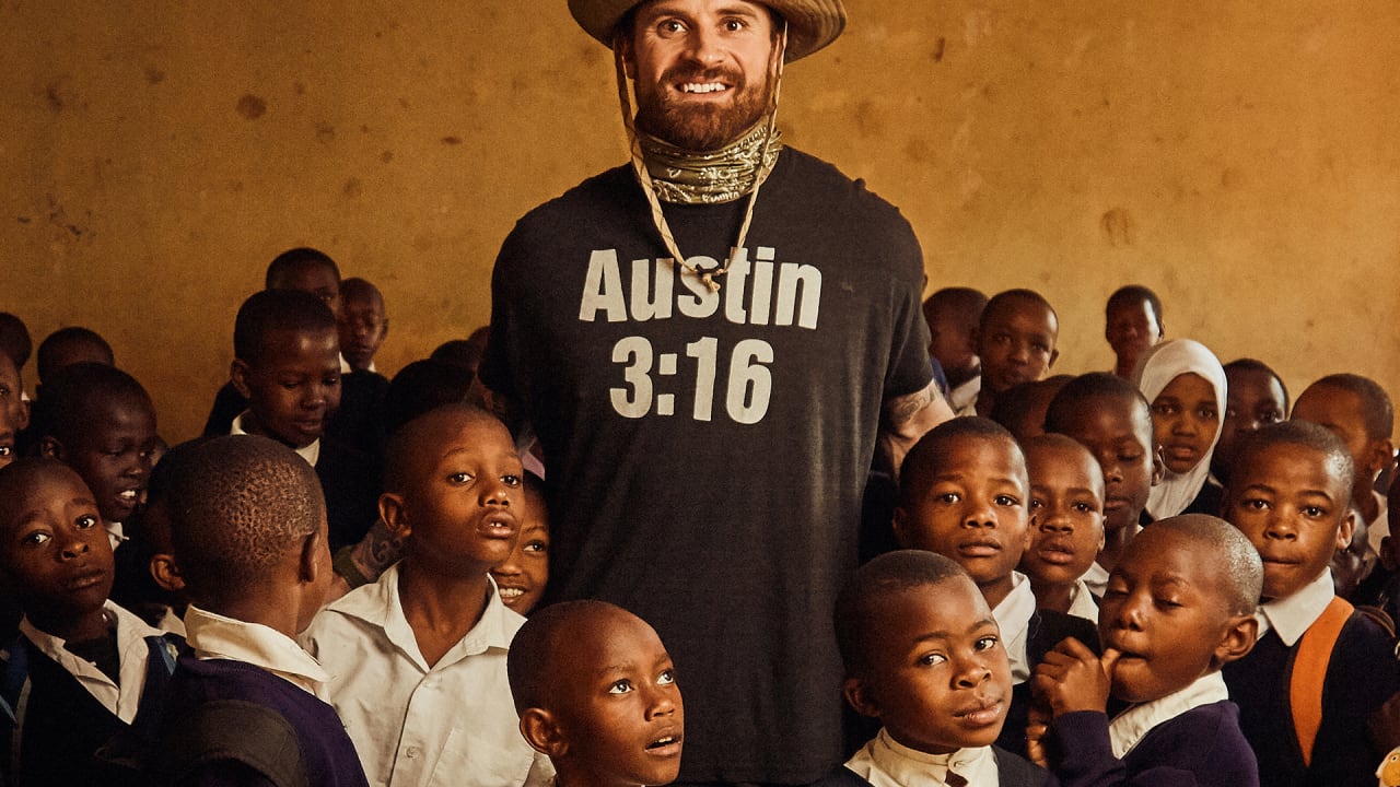 Eagles' Chris Long gives up millions to help kids find better education -  WHYY