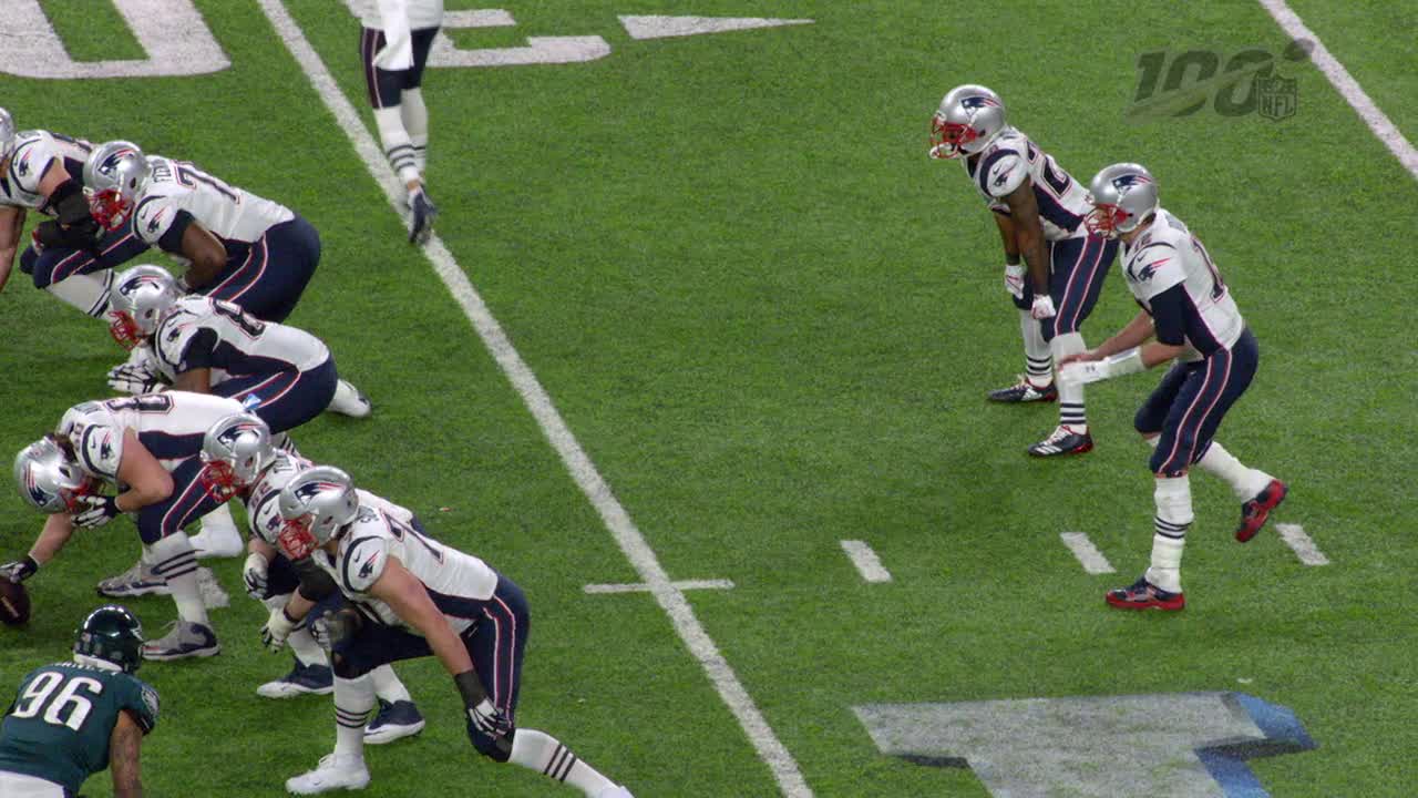 Tom Brady fumbles in Super Bowl on Brandon Graham sack (video