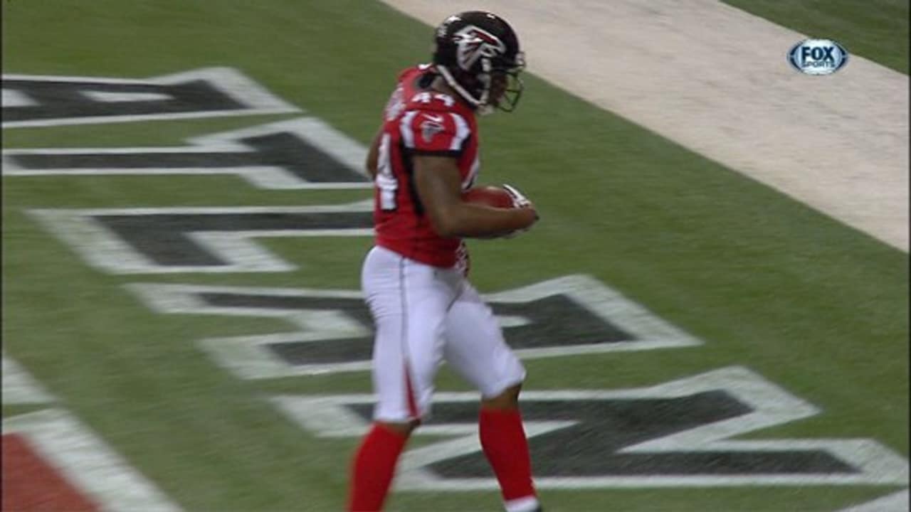 Jason Snellng of the Atlanta Falcons carries the ball against the