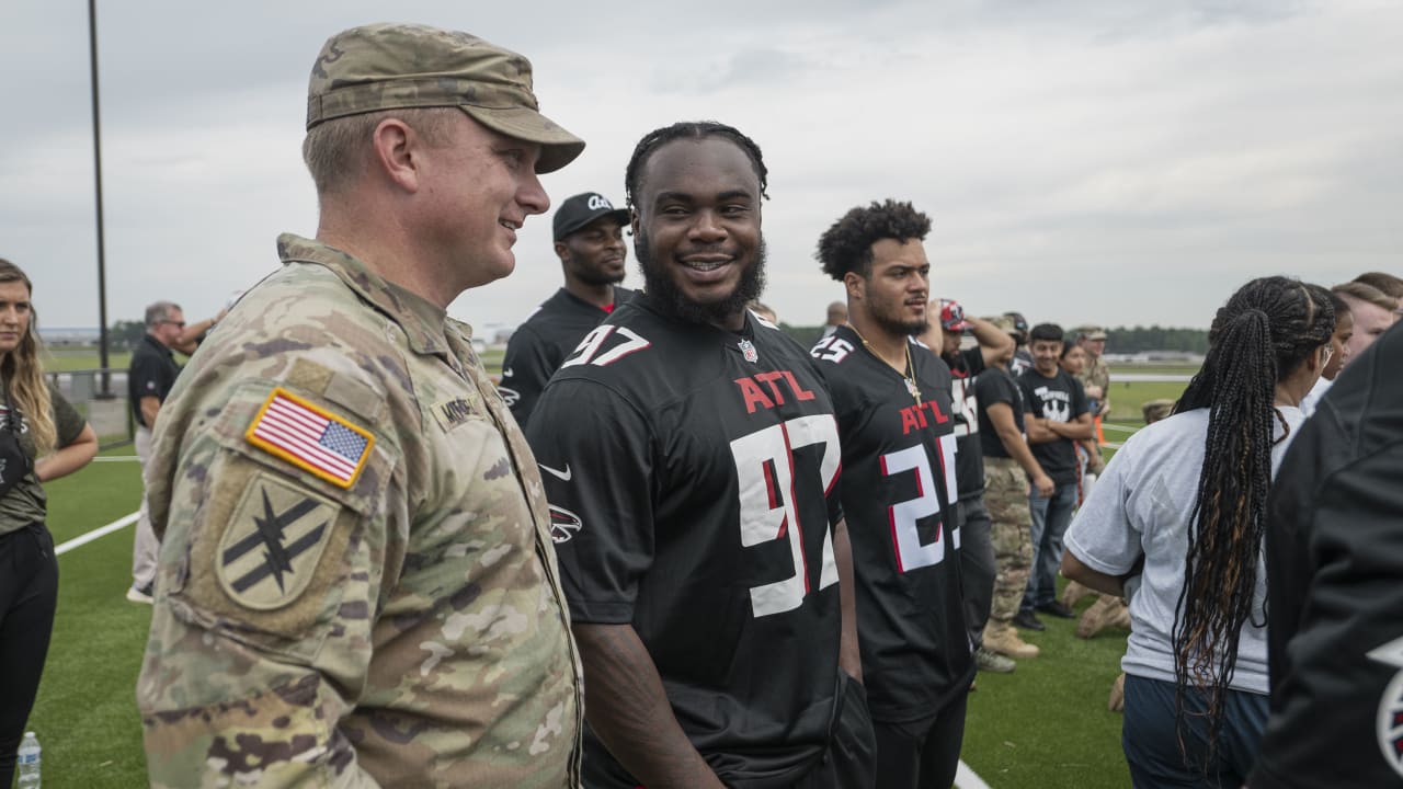 Forget the Super Bowl, Falcons Coach Dan Quinn Just Won the Salute to  Service Award