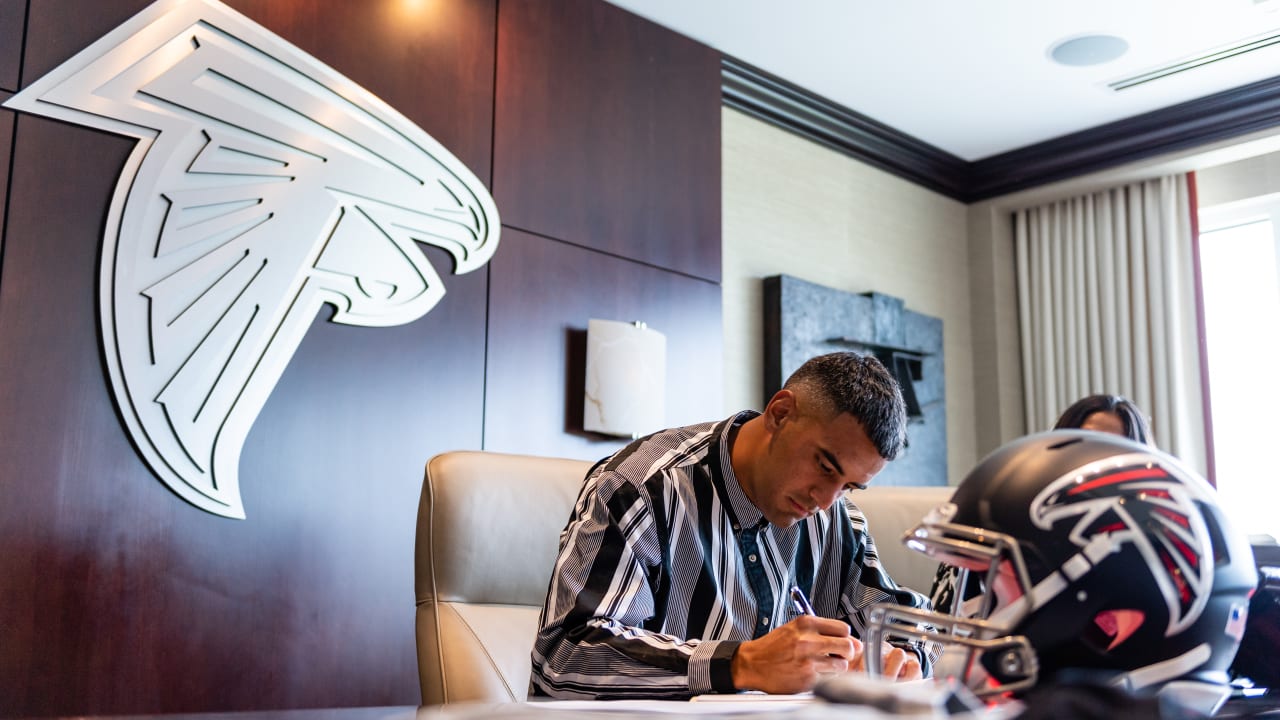 Eagles agree to terms with former Falcons quarterback Marcus Mariota