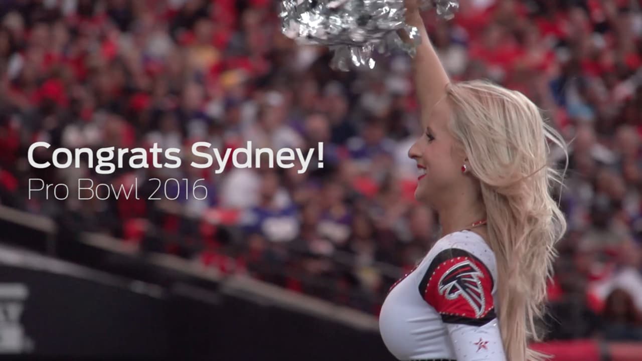 The Jets Flight Crew cheerleaders pump up fans for Monday night's game