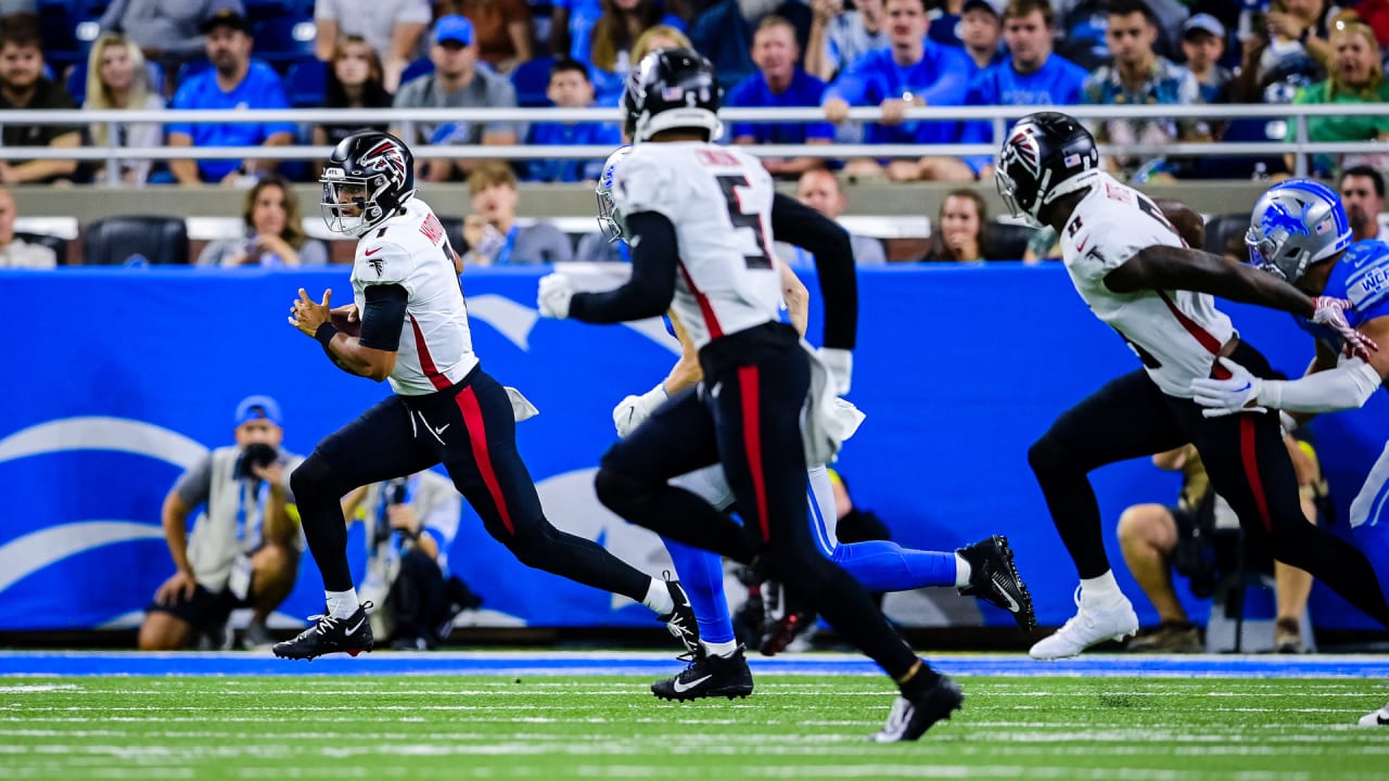 Detroit Lions cornerback Teez Tabor (30) lines up against the Minnesota  Vikings during an NFL football