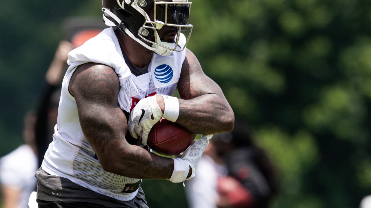 Fantasy football reaction: Mike Davis signs with the Falcons