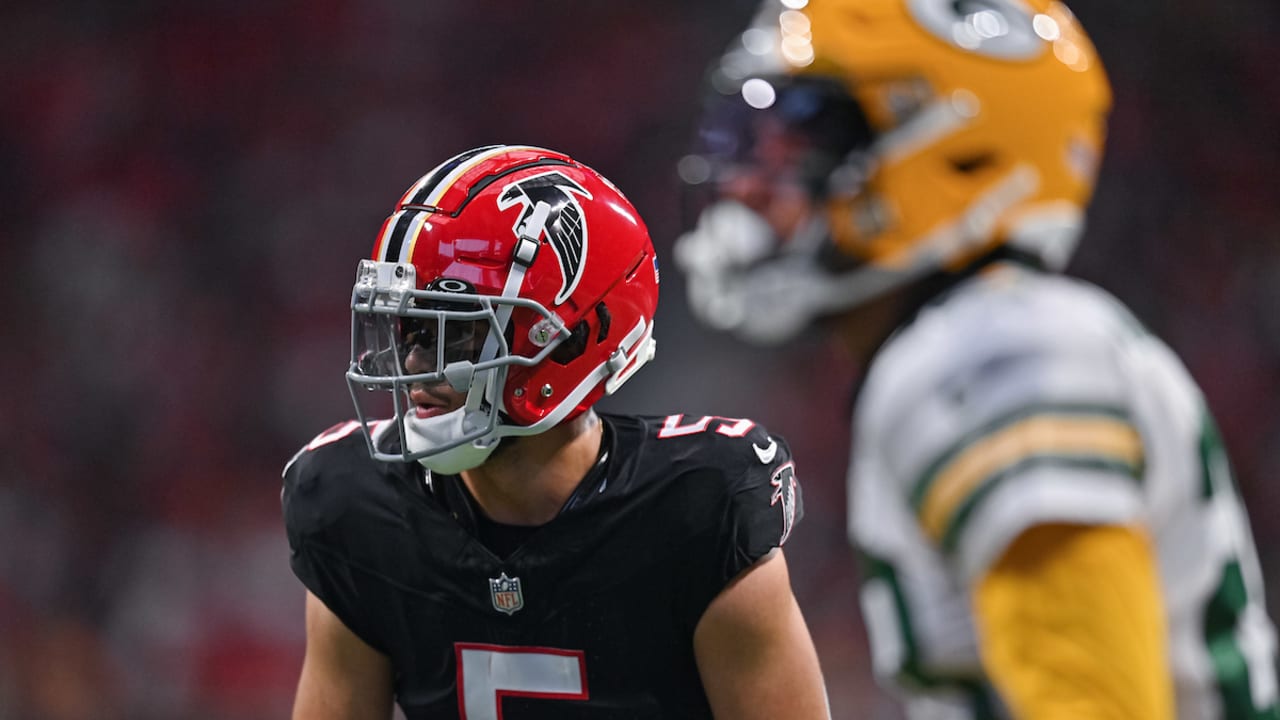 Atlanta Falcons linebacker Kaden Elliss comes untouched to drop Green Bay  Packers quarterback Jordan Love for 11-yard loss