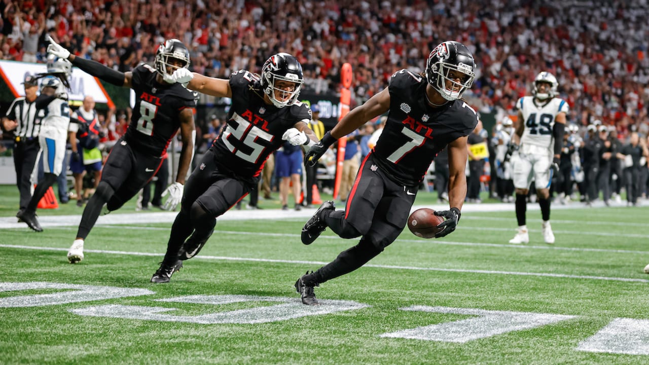 Can't-Miss Play: Bijan Robinson catches 11-yard pass for first NFL  touchdown vs. Panthers