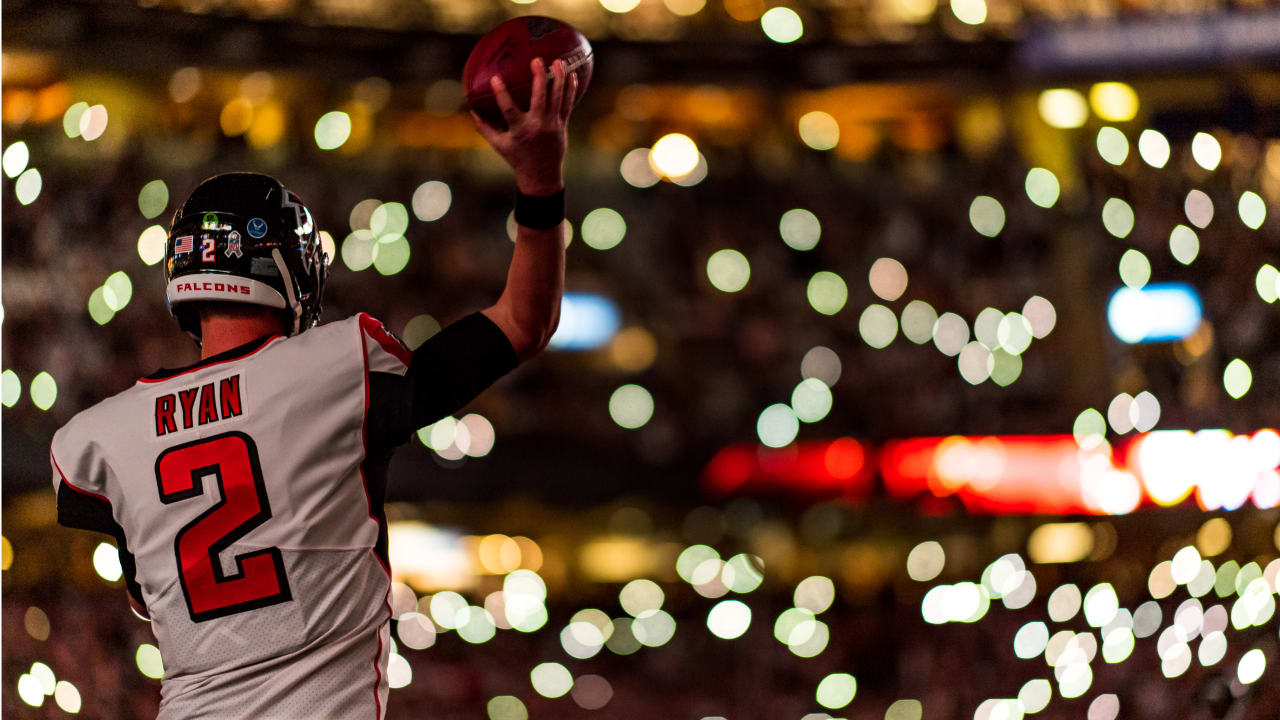 Atlanta Falcons quarterback Matt Ryan (2) waves to the crowd after