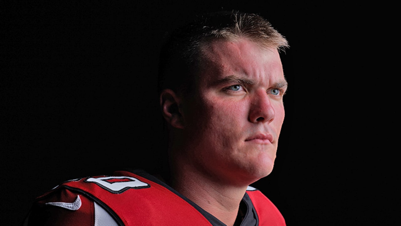 Falcons' John Cominsky looks like a 'different ball player