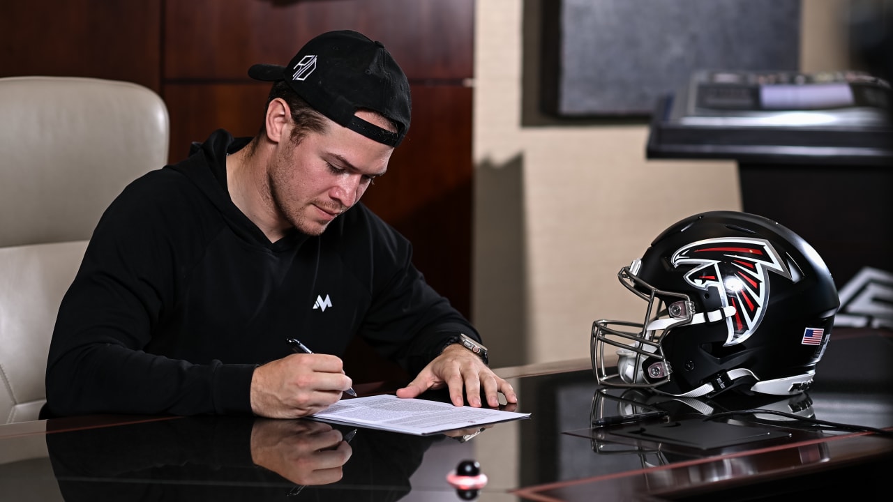 Falcons sign quarterback Taylor Heinicke