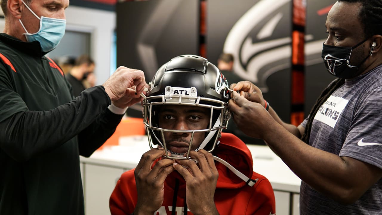 Falcons rookies get fitted before minicamp