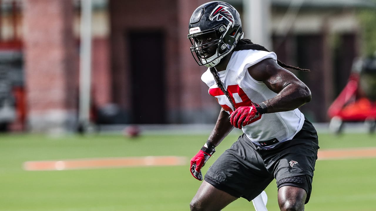 As Falcons seek to turn things around, De’Vondre Campbell embracing new
